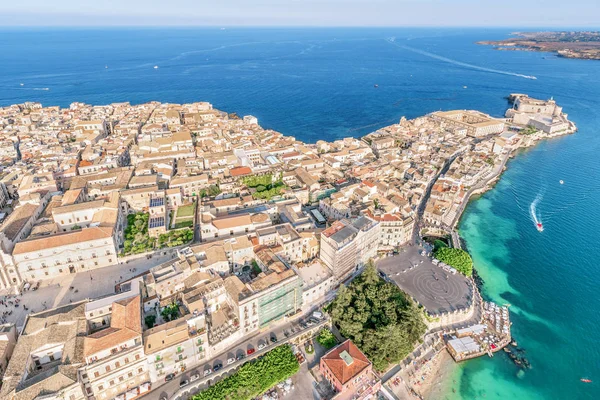 Esplorare la Costa Orientale della Sicilia: Un Viaggio Indimenticabile nel 2024